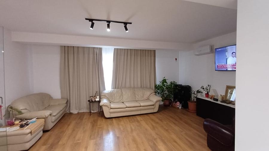 Casă individuală cu 5 camere cu Canalizare în Central