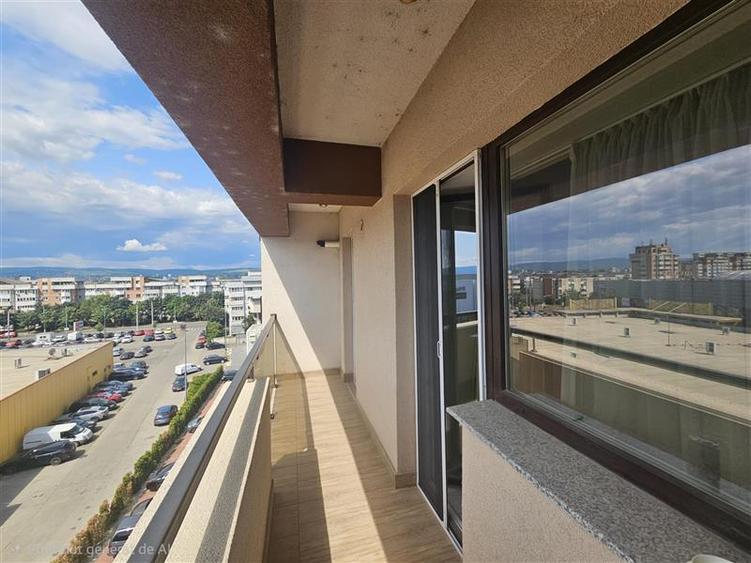 Apartament cu 3 camere decomandat în Ștefan cel Mare