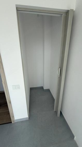 Apartament cu 3 camere decomandat în 1 Decembrie