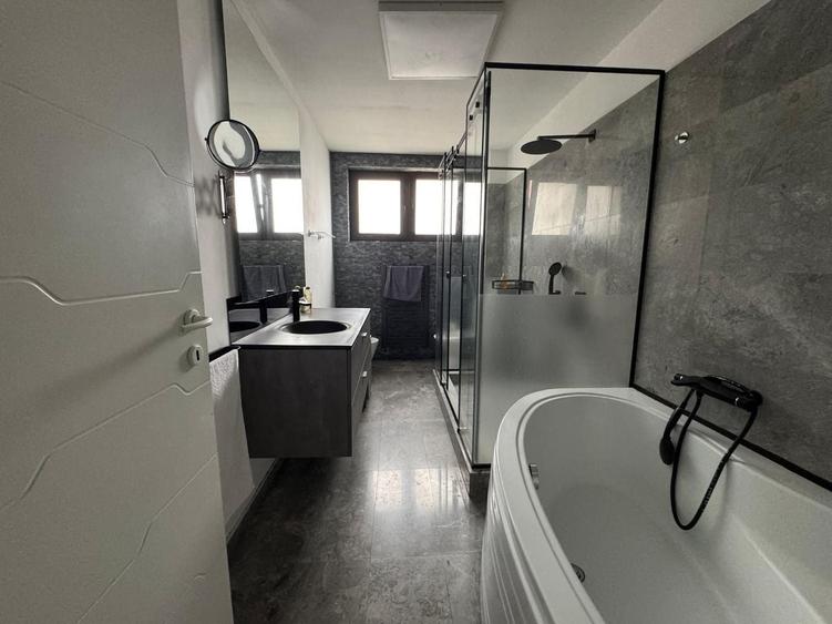 Apartament cu 3 camere în Sisești