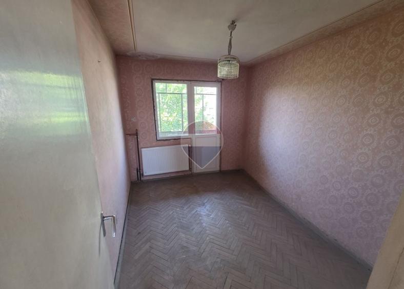 Apartament cu 3 camere semidecomandat în Șagului