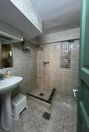 Spațiu comercial, de 85 mp, în Cornișa