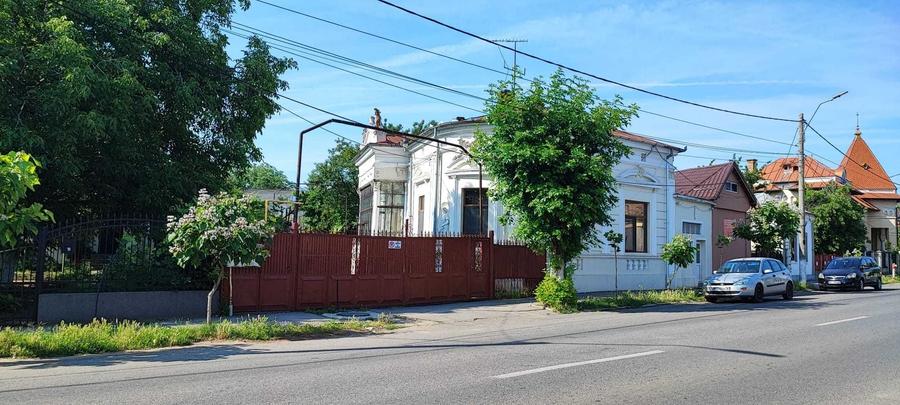 Casă cu 4 camere în Caracal