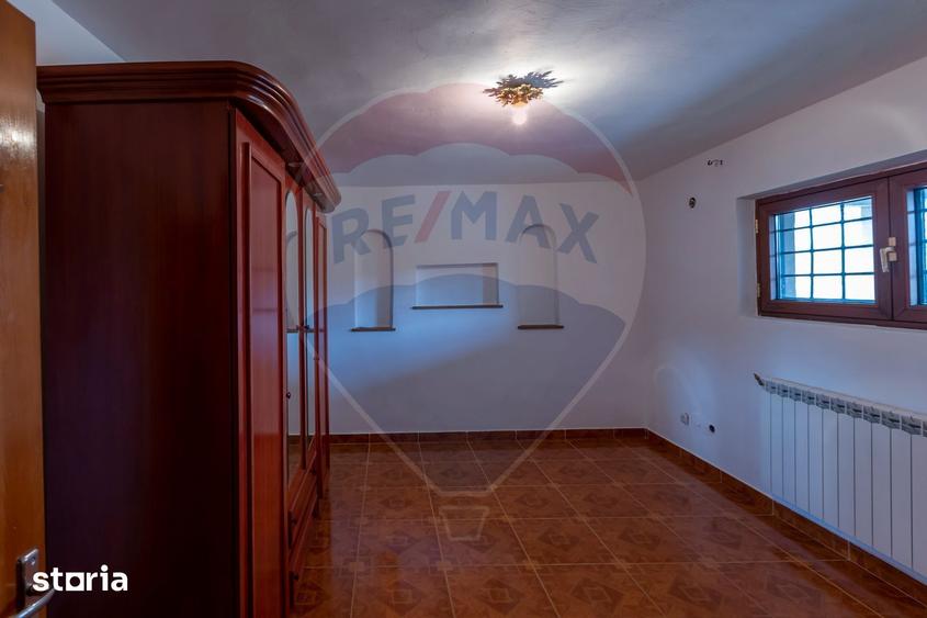 Casă cu 7 camere cu Teren 1020 Mp în Mărgineni