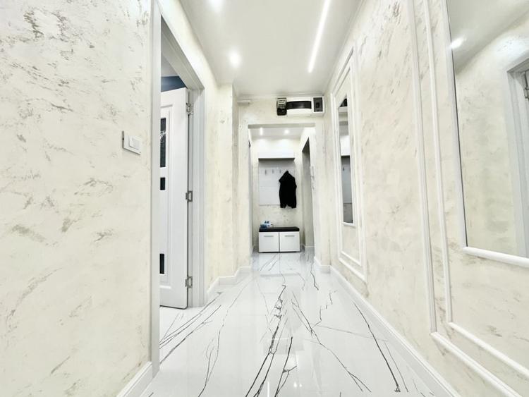 Apartament cu 3 camere semidecomandat, mobilat în Dâmbovița