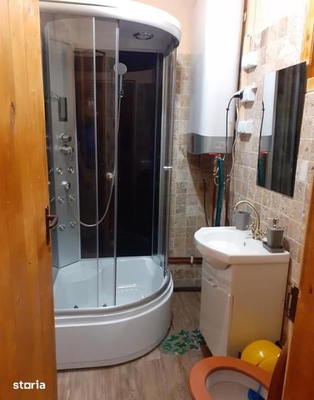 Casă cu 4 camere cu Teren 8000 Mp în Vale
