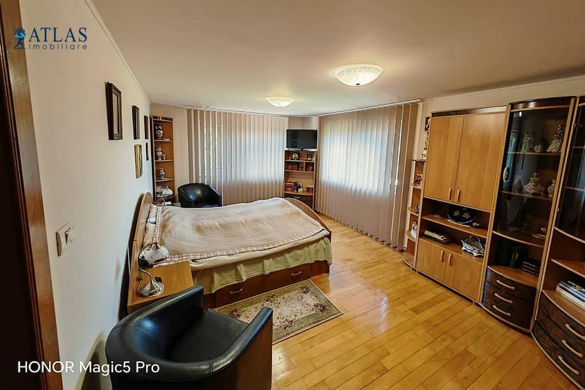 Casă individuală cu 5 camere cu Garaj în Stupini