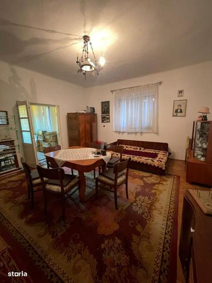 Casă cu 3 camere cu Teren 2704 Mp în Central