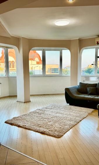 Apartament cu 3 camere în Nufărul