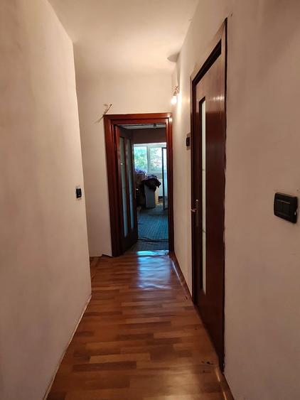 Apartament cu 3 camere decomandat în Est