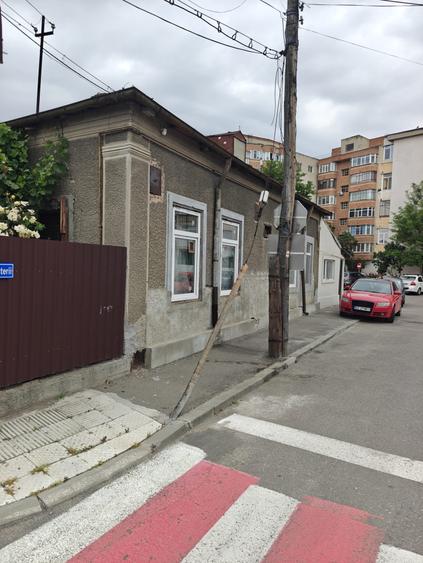 Casă cu 3 camere cu Canalizare în Central