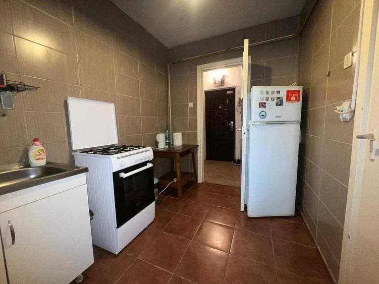 Apartament cu 3 camere decomandat în Tătărași