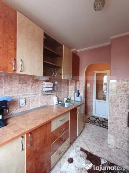 Apartament cu 2 camere semidecomandat, mobilat în Turda