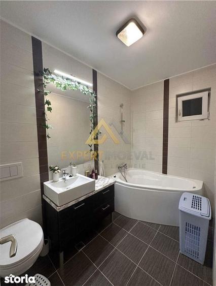 Apartament cu 3 camere decomandat în Republicii