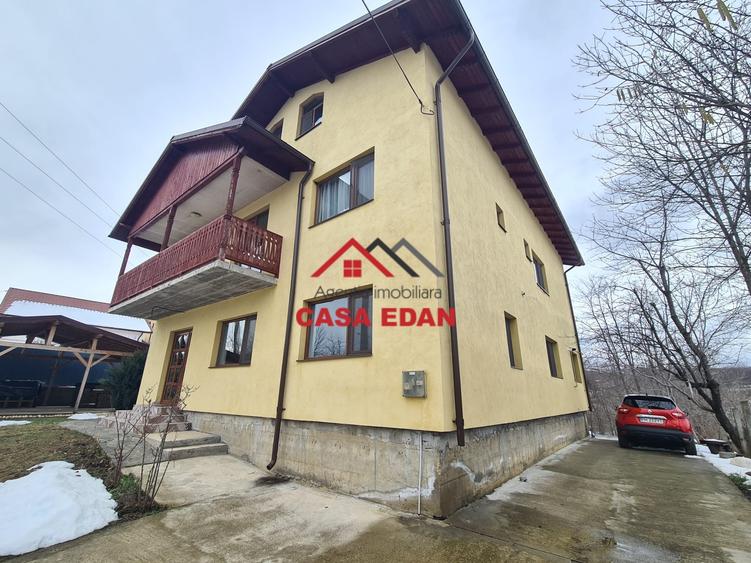 Casă individuală cu 6 camere cu Teren 1676 Mp în Câmpina
