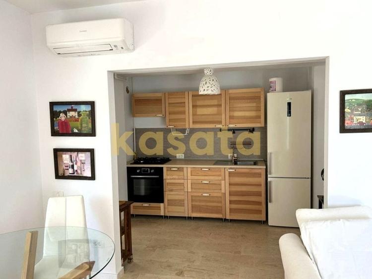 Apartament cu 3 camere semidecomandat, mobilat în Central