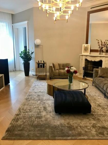 Apartament cu 4 camere semidecomandat, mobilat în Ultracentral