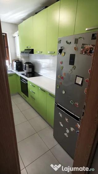 Apartament cu 2 camere decomandat în Tractorul