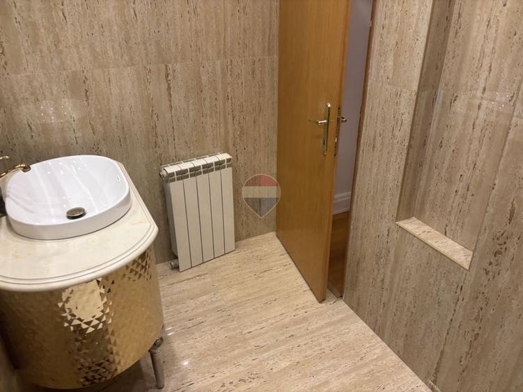 Duplex cu 6 camere cu Teren 350 Mp în Central