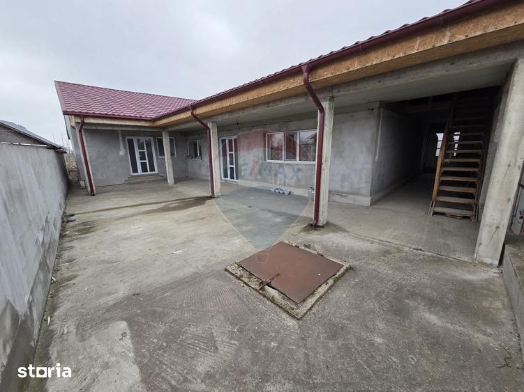 Casă cu 3 camere cu Teren 1000 Mp în Țifești