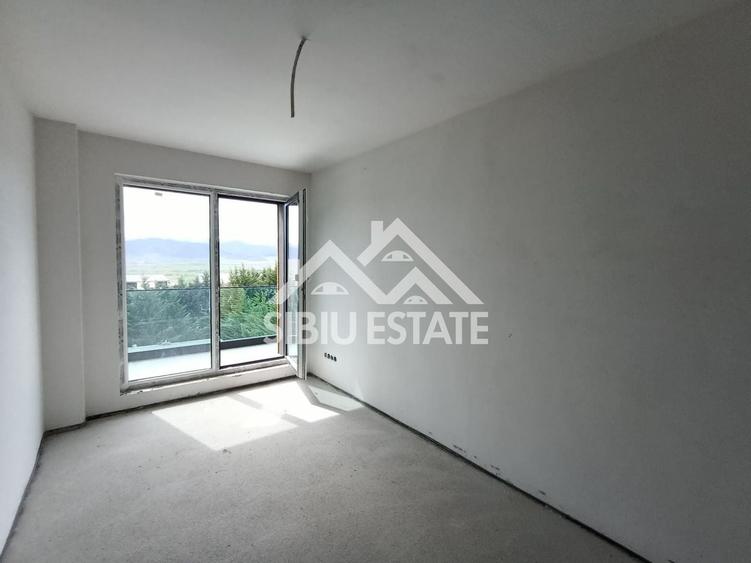 Apartament cu 3 camere decomandat în Cristian