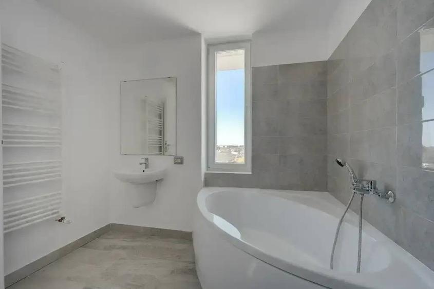 Apartament cu 3 camere decomandat în Nord