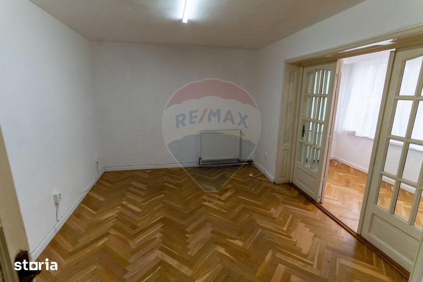 Casă cu 6 camere cu Teren 404 Mp în Centru Vechi