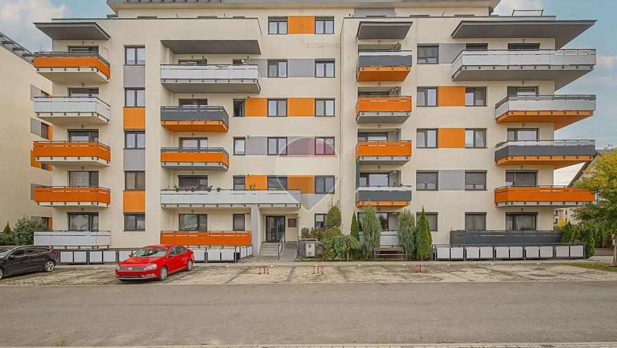 Apartament cu 3 camere decomandat, mobilat în Tractorul