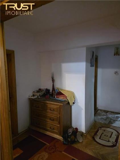 Apartament cu 4 camere decomandat în Central