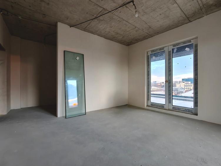 Penthouse cu 4 camere decomandat în Crângași