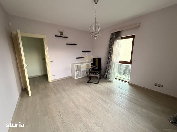 Casă cu 5 camere cu Teren 500 Mp în Gruia