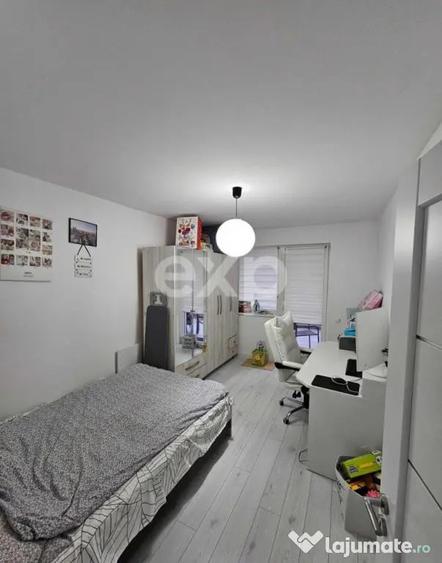 Apartament cu 3 camere semidecomandat în Florești