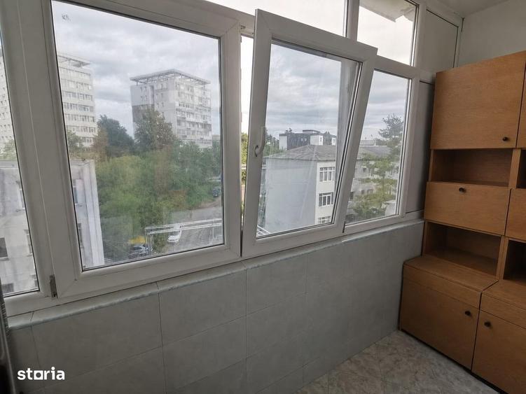 Apartament cu 3 camere decomandat în Cornișa