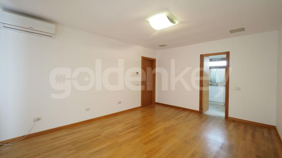 Duplex cu 5 camere cu Piscina în Iancu Nicolae