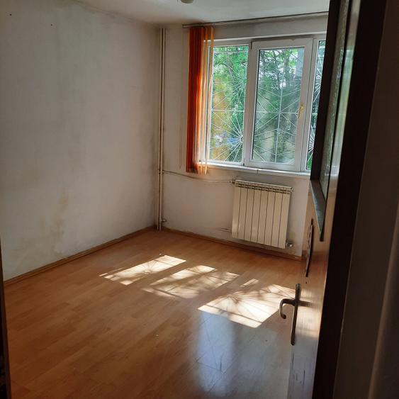 Apartament cu 4 camere decomandat în Virtuții