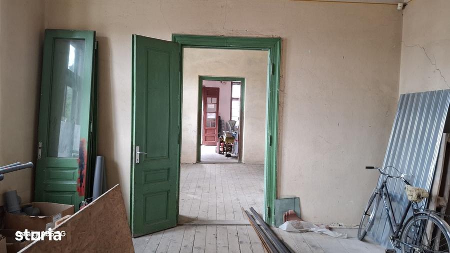 Casă cu 7 camere cu Teren 525 Mp în Ilia