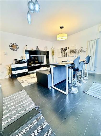 Apartament cu 2 camere decomandat, mobilat în Exterior Est