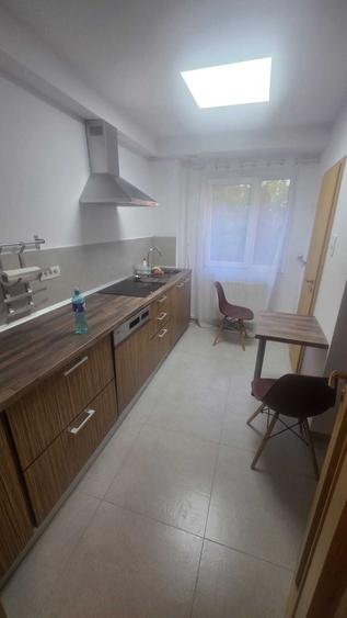 Apartament cu 3 camere decomandat în Spitalul Județean