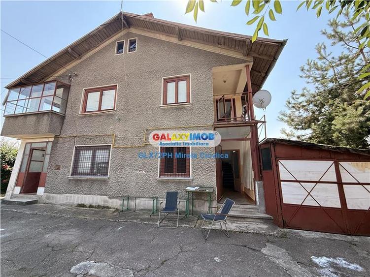 Casă cu 5 camere cu Garaj în Central