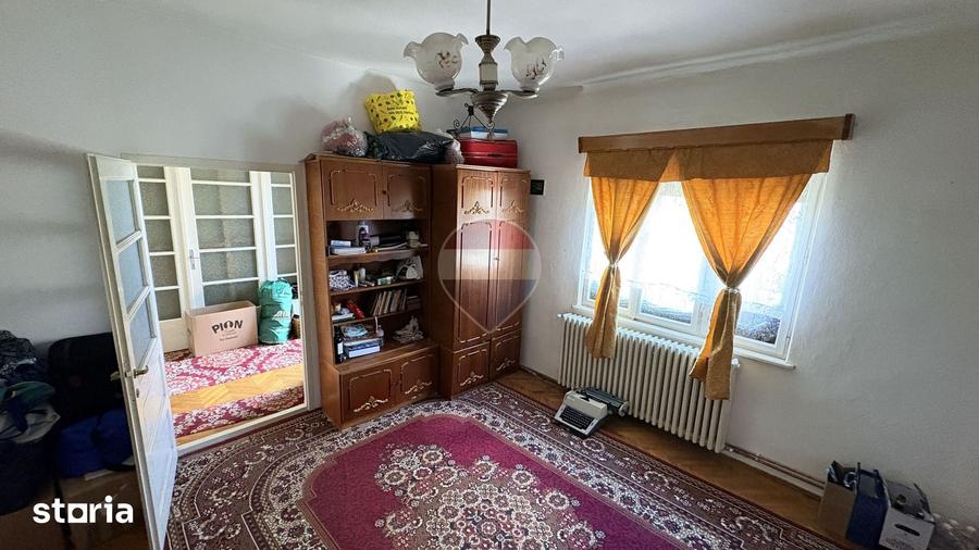 Casă cu 5 camere cu Teren 716 Mp în Central
