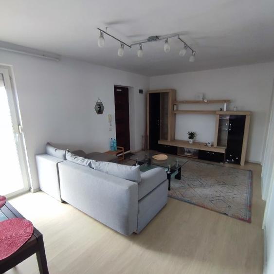 Apartament cu 2 camere nedecomandat în Giroc