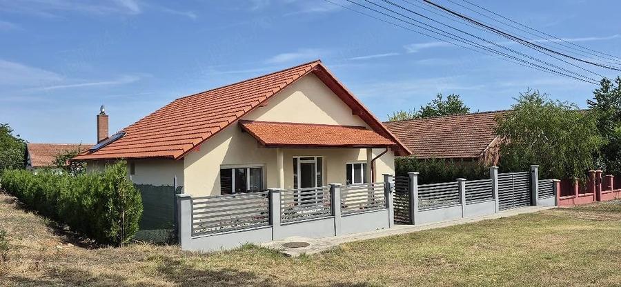 Casă cu Teren 1000 Mp în Bodrogu Nou