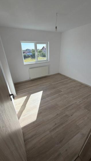 Apartament cu 3 camere decomandat în 1 Decembrie