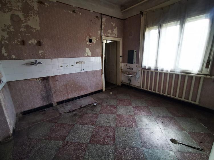 Casă cu 3 camere cu Canalizare în Elisabetin