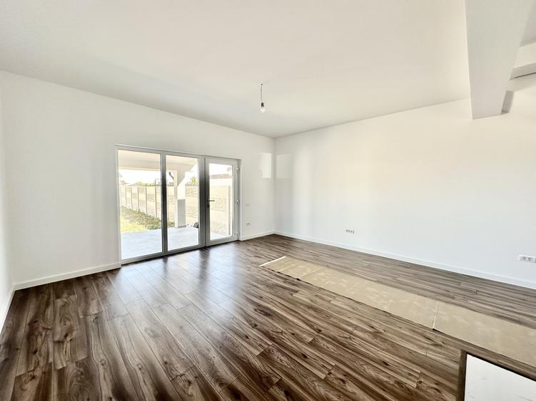Duplex cu 5 camere cu Canalizare în Moșnița Veche