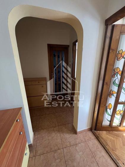 Apartament cu 3 camere decomandat, mobilat în Girocului