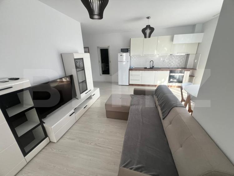 Apartament cu 3 camere semidecomandat, mobilat în Chinteni