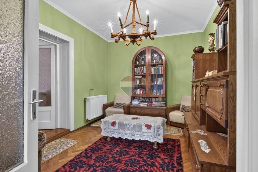 Casă individuală cu 4 camere cu Teren 1371 Mp în Central