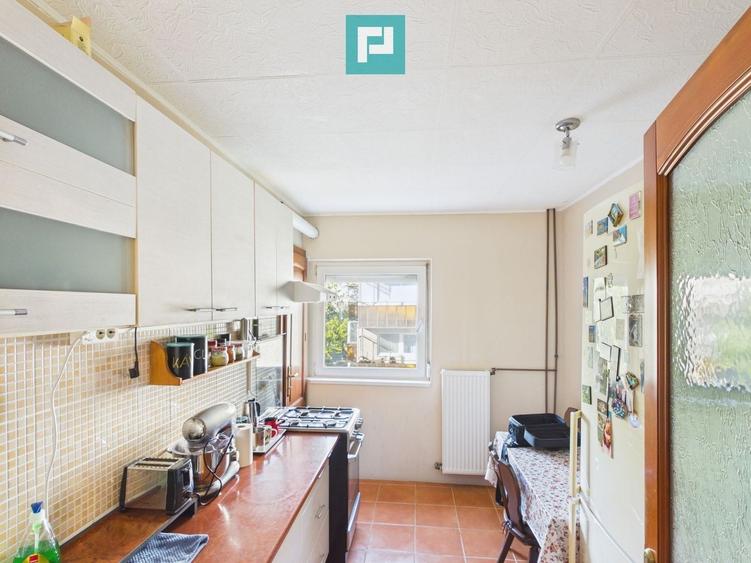 Apartament cu 3 camere decomandat, mobilat în Rogerius