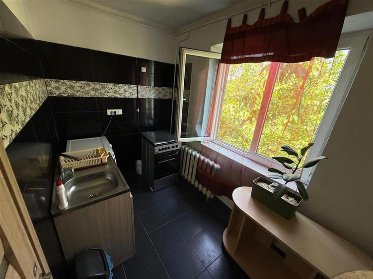 Garsonieră decomandată, mobilată în Gorjului